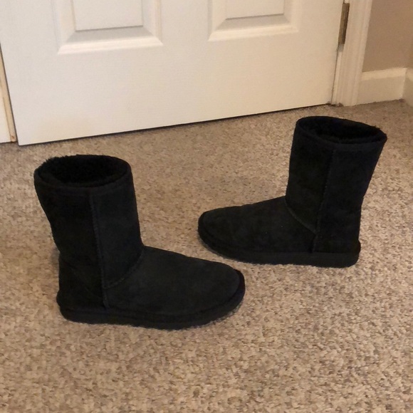 UGG Shoes - Ugg black classic short sheepskin boots size 6